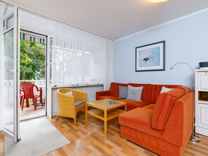 Eigentum, Möbel, Komfort, Bilderrahmen, Holz, Tabelle, Orange, Interior Design, Flooring, Wohnzimmer