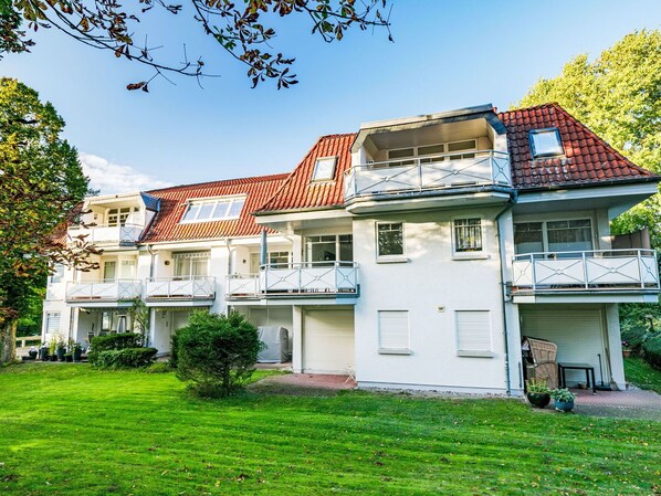 Gebäude, Himmel, Pflanze, Eigentum, Fenster, Baum, Haus, Grundstueck, Nachbarschaft, Wohngebiet