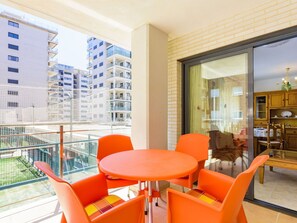 Interior Design, Wohnung, Flooring, Die Architektur, Fussboden, Eigentumswohnung, Decke, Holzbeize, Balkon, Stuhl