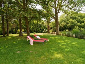 Wasser, Himmel, Tabelle, Möbel, Eigentum, Stuhl, Azurblau, Tisch Im Freien, Gartenmöbel, Geschirr
