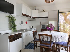 Water, Sky, Table, Furniture, Property, Chair, Azure, Outdoor Table, Outdoor Furniture, Tableware