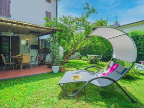 Wasser, Himmel, Tabelle, Möbel, Eigentum, Stuhl, Azurblau, Tisch Im Freien, Gartenmöbel, Geschirr