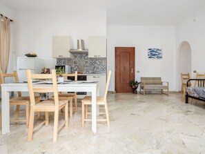 Tabelle, Möbel, Gebäude, Stuhl, Holz, Flooring, Interior Design, Fussboden, Wohnzimmer, Hartholz