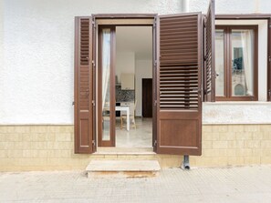 Fenster, Holz, Gebäude, Tür, Rechteck, Schatten, Home Door, Flooring, Fassade