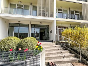Pflanze, Gebäude, Eigentum, Fenster, Blume, Gelb, Die Architektur, Haus, Linie