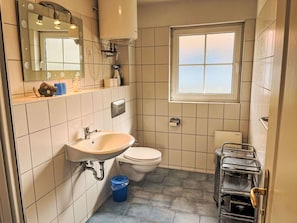Sinken, Armatur, Zapfhahn, Eigentum, Bad Sink, Spiegel, Fenster, Badezimmer, Lila, Gebäude