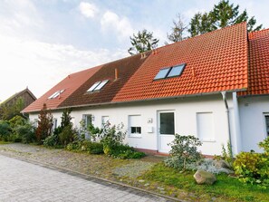 Pflanze, Himmel, Gebäude, Wolke, Eigentum, Fenster, Haus, Grundstueck, Hütte