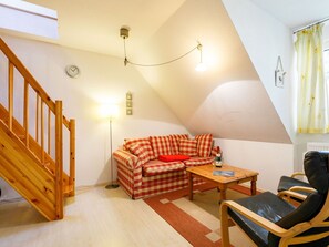 Möbel, Gebäude, Tabelle, Komfort, Couch, Holz, Haus, Fenster, Wohnzimmer, Studio Couch
