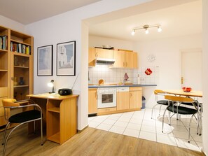 Meubles, Cabinetry, Comptoir, Table, Bois, Cuisine, Chaise, Orange, Étagère, Design Intérieur