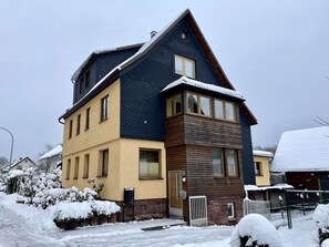 Ciel, Neige, Bâtiment, Fenêtre, Plante, Maison, Chalet, Arbre, Siding, Façade