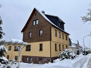 Ciel, Bâtiment, Fenêtre, Propriété, Neige, Plante, Maison, Arbre, Chalet, Quartier