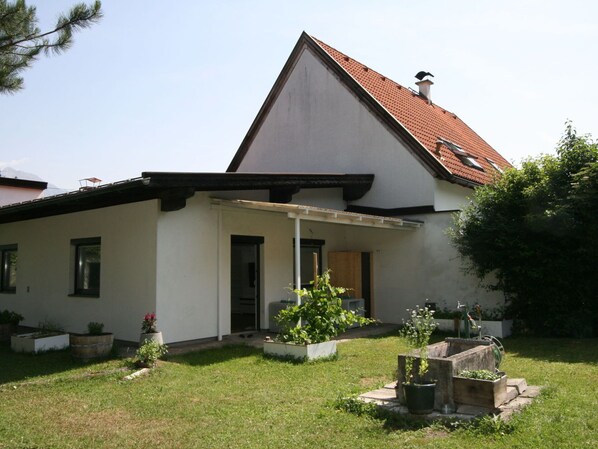 Plante, Bâtiment, Propriété, Ciel, Fenêtre, Arbre, Lot Terre, Maison, Herbe, Porte