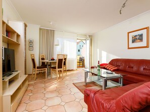 Table, Furniture, Property, Picture Frame, Building, Couch, Wood, Interior Design, Lighting, Living Room
