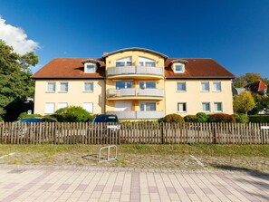 Plante, Bâtiment, Ciel, Propriété, Fenêtre, Nuage, Maison, Arbre, Lot Terre, Clôture