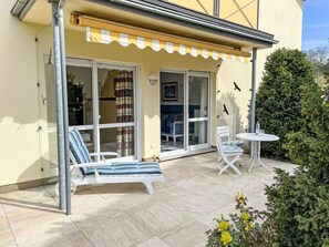 Eigentum, Möbel, Pflanze, Gebäude, Tabelle, Schatten, Stuhl, Fenster, Tür, Interior Design