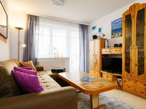 Furniture, Couch, Table, Wood, Interior Design, Picture Frame, Living Room, Window, Architecture, Flooring