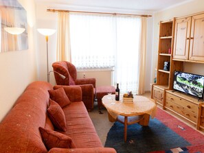 Möbel, Eigentum, Couch, Komfort, Tabelle, Azurblau, Holz, Interior Design, Beleuchtung, Wohnzimmer