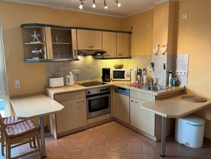 Cabinetry, Evier, Comptoir, Évier, Meubles, Robinet, Appareil De Cuisine, Cuisinière, Cuisine, Électroménager