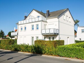 Pflanze, Himmel, Gebäude, Eigentum, Fenster, Haus, Baum, Nachbarschaft, Wohngebiet, Hütte