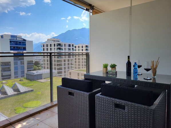 Bâtiment, Propriété, Ciel, Nuage, Fenêtre, Design Intérieur, Design Urbain, Maison, Mur, Ombre
