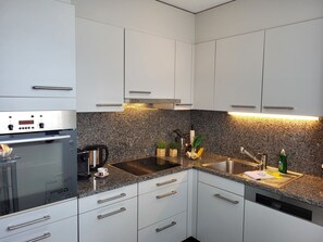 Cabinetry, Countertop, Kitchen Sink, Sink, Property, Tap, Building, Kitchen, Kitchen Stove, Lighting