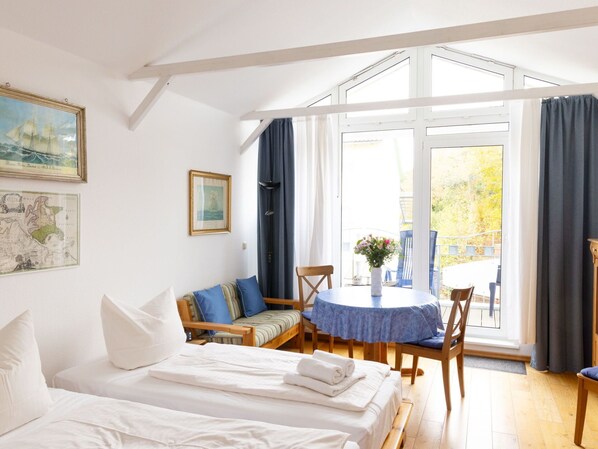 Möbel, Pflanze, Tabelle, Bilderrahmen, Fenster, Azurblau, Gebäude, Komfort, Dekoration, Zimmerpflanze