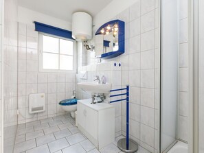 Plumbing Fixture, Mirror, Tap, Bathroom, Purple, Sink, Interior Design, Floor, Plumbing