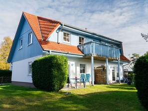 Cloud, Plant, Sky, Building, Window, Tree, House, Land Lot, Grass, Cottage