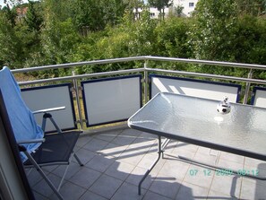 Shade, Tree, Composite Material, Outdoor Furniture, Rectangle, Roof, Grass, Landscape, Metal, Building