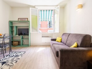 Möbel, Eigentum, Couch, Fenster, Holz, Interior Design, Komfort, Wohnzimmer, Fussboden, Flooring