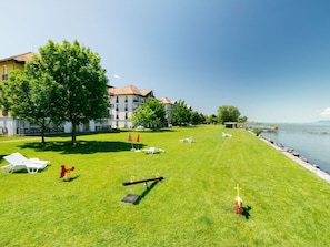 Himmel, Pflanze, Gebäude, Grün, Natürlichen Umgebung, Baum, Fenster, Grundstueck, Natürliche Landschaft