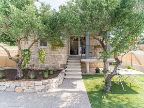 Plant, Tree, Land Lot, Building, Door, Shade, Real Estate, Leisure, Grass, Landscape