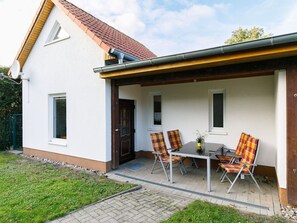 Bâtiment, Ciel, Propriété, Plante, Fenêtre, Nuage, Maison, Chaise, Lot Terre, Bois