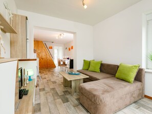 Furniture, Property, Couch, Wood, Interior Design, Lighting, Living Room, Comfort, Floor