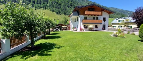 Plante, Ciel, Bâtiment, Propriété, Paysage Naturel, Arbre, Montagne, Lot Terre, Maison, Fenêtre