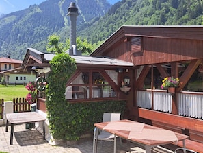 Gebirge, Bergstation, Schatten, Senke, Veranda, Restaurant, Eco Hotel, Zimmerpflanze, Grat, Outdoor Struktur