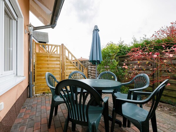 Table, Furniture, Building, Sky, Property, Window, Chair, Flowerpot, Cloud, Plant