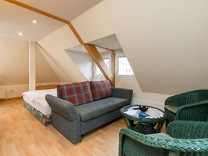 Furniture, Comfort, Couch, Wood, Interior Design, Real Estate, House, Living Room, Flooring, Building