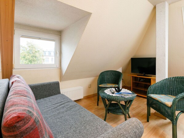 Furniture, Building, Comfort, Azure, Wood, House, Interior Design, Flooring, Floor, Window