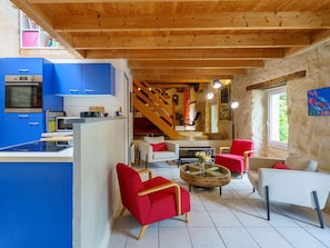 Fleur, Plante, Meubles, Propriété, Fenêtre, Bâtiment, Vert, Chaise, Table, Ciel