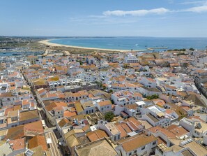 Sky, Building, Cloud, Azure, Water, House, Urban Design, Coastal And Oceanic Landforms, Cityscape, Horizon