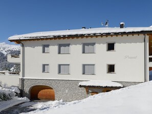 Gebäude, Himmel, Schnee, Fenster, Haus, Steigung, Baum, Holz, Tür, Hütte