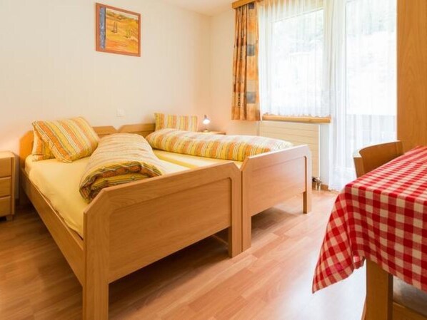 Möbel, Eigentum, Fenster, Komfort, Holz, Orange, Textil, Interior Design, Gebäude, Flooring
