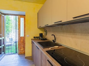 Countertop, Kitchen Sink, Cabinetry, Sink, Tap, Kitchen, Kitchen Stove, Wood, Window, Building