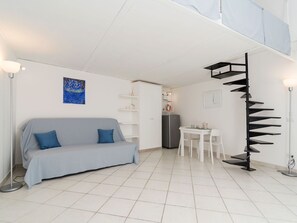 Nuage, Ciel, Jour, Propriété, L'Eau, Bâtiment, Plante, Bleu Azur, Design Urbain, Espace Public