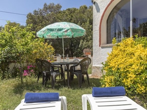 Outdoor Furniture, Furniture, Garden, Chair, Outdoor Table, Shade, Landscaping, Swimming Pool, Backyard, Yard