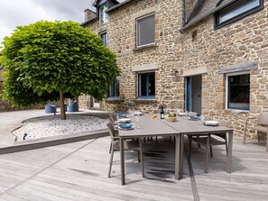 Table, Furniture, Window, Building, Chair, Sky, Plant, Wood, Road Surface, Outdoor Furniture