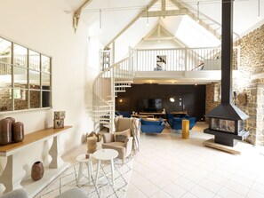 Building, Window, Living Room, Chair, Shelf, Real Estate, Ceiling, Flooring, Wood, Shade