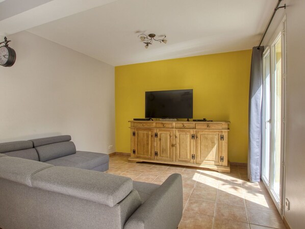 Möbel, Eigentum, Holz, Interior Design, Couch, Schatten, Komfort, Gebäude, Fussboden, Wand