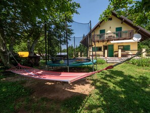 Plante, Bâtiment, Fenêtre, Ciel, Arbre, Maison, Ombre, Lot Terre, Zone Résidentielle, Loisir